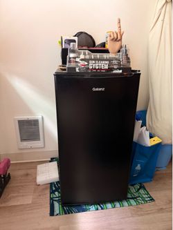 Medium size fridge.