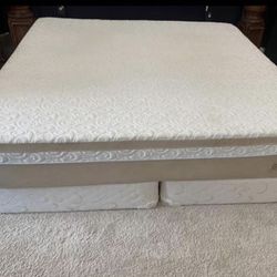 Lovely🌟🌹 KING 🌟🌹MATTRESS 🌟🌹AND BOX SPRING 