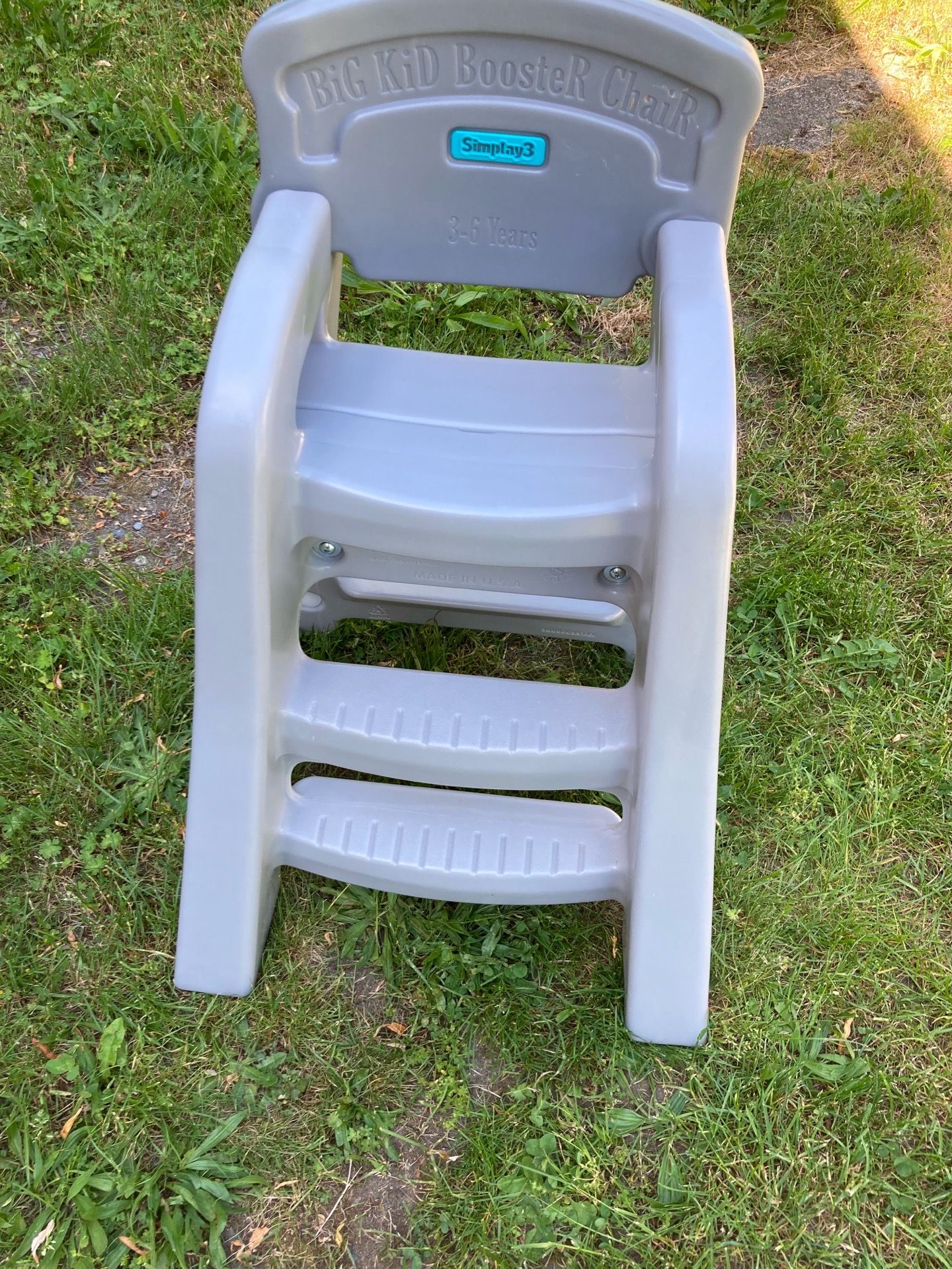 Simplay 3 big kid booster chair