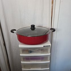 Large cooking pot