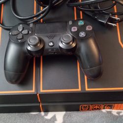 Ps4 With 4 Games And Controller 