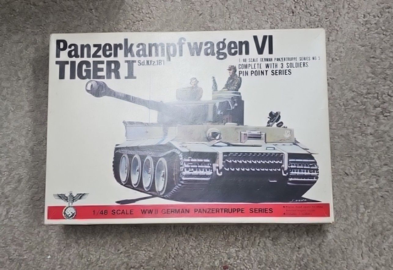 Panzerkampfwagen VI Sd.Kfz. 181 Tiger I by Bandai in 1/48