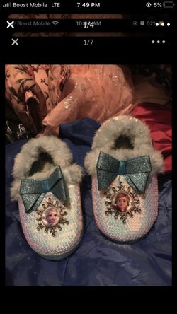 Frozen slippers size $5 .... size 9/10 toddler