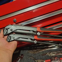 Quick-Adjust Pliers

