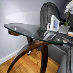 medium table to decorate