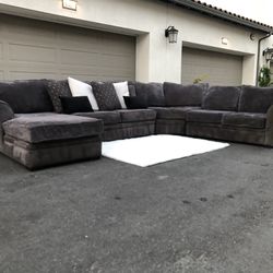 Huge Grey Sectional Couch From Macy’s In Excellent Condition - FREE DELIVERY 🚛