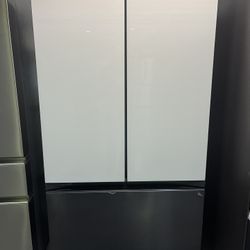 Bespoke 3-Door Full Depth Fridge - Customizable Panels - French Door Refrigerator (30 cu. ft.) with Beverage Center™ -  RF30BB660012 -MSRP 2698