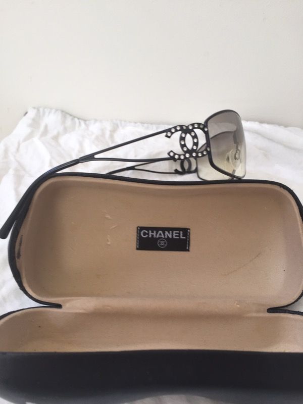 Channel woman's Logo sunglasses mint condition