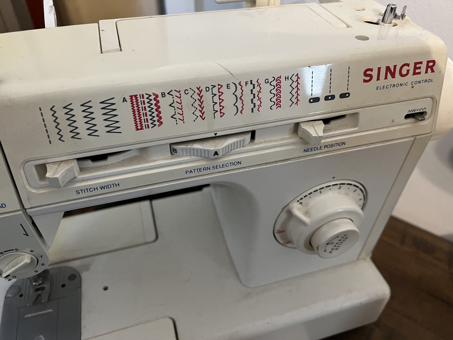 Singer Heavy Duty 4452 Sewing Machine for Sale in Lake Forest, CA - OfferUp