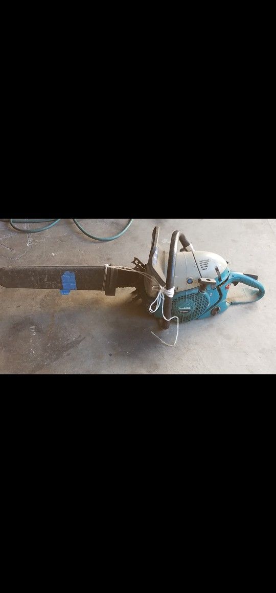 Makita Chainsaw 