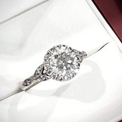 Diamond engagement ring 