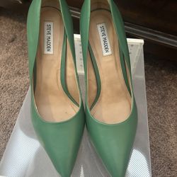 Steve Madden Green Pumps