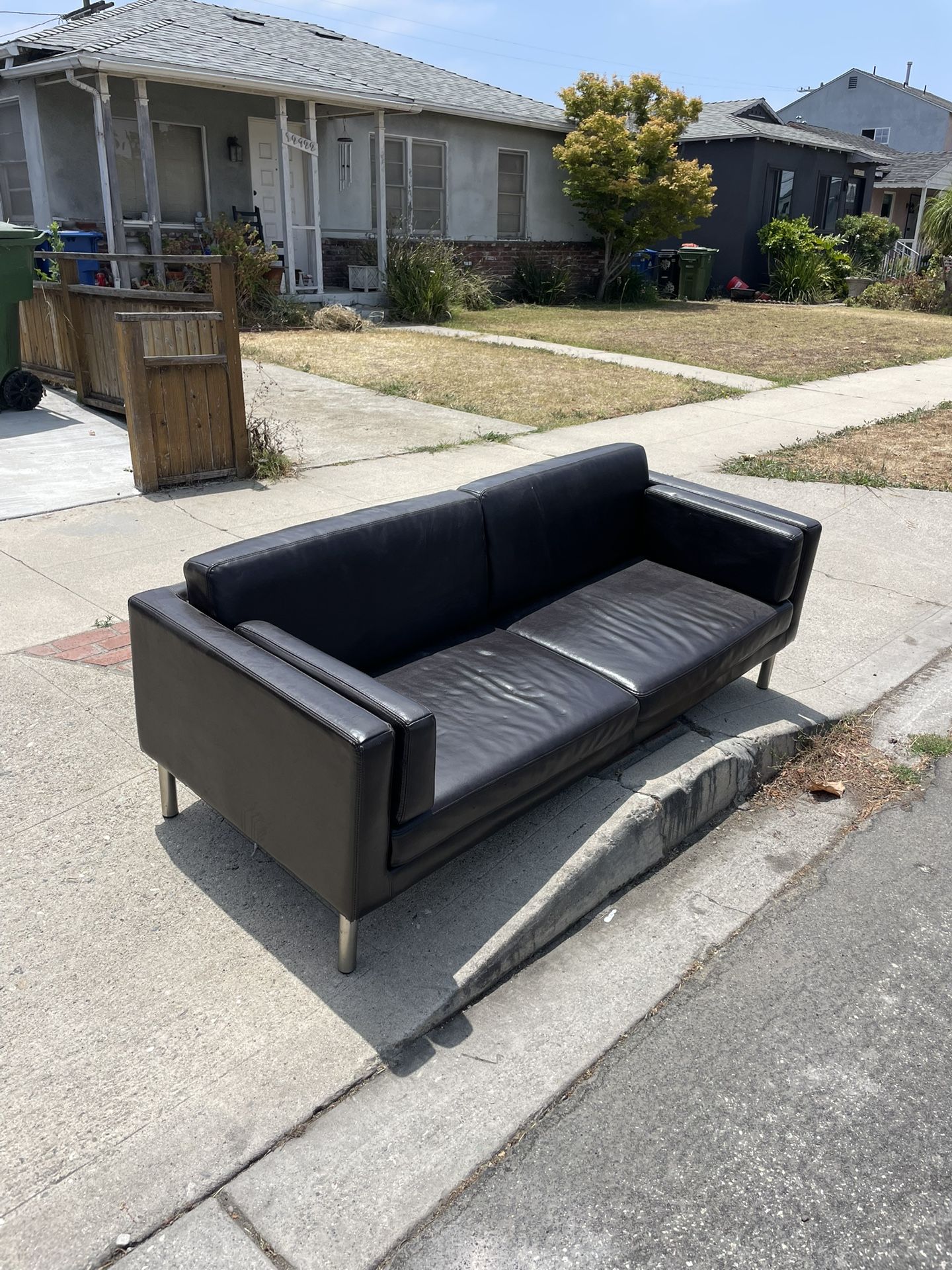 FREE COUCH