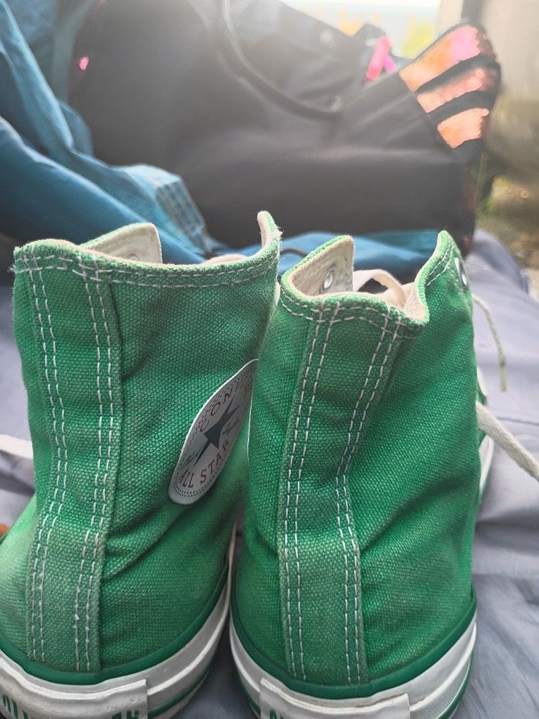 Converse and komic Book