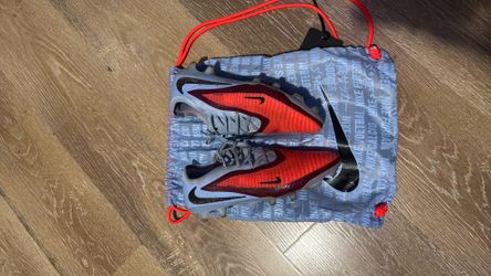 Soccer cleats