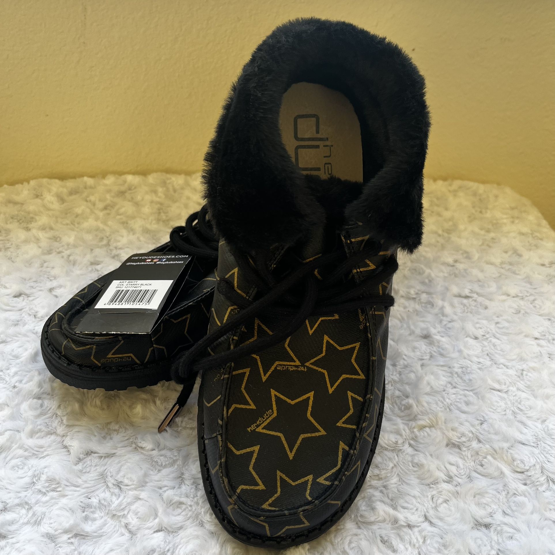 NEW Shoes Hey Dude Britt Starry Black Faux Fur Ankles Slip On Booties Women’s Shoes Sz 8 NWT