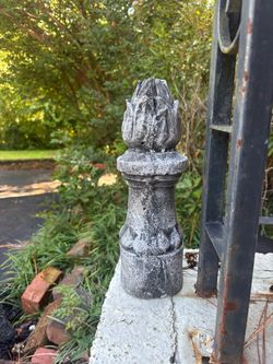 Stone Garden Finial Ornament