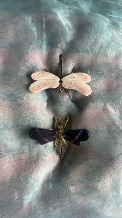 Dragonfly crystal carving