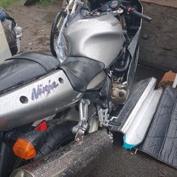 Twelve hundred colors occupied twenty two hundred bucks