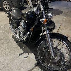 Honda Shadow  2008.  17000 Millas  Motor 7.50 