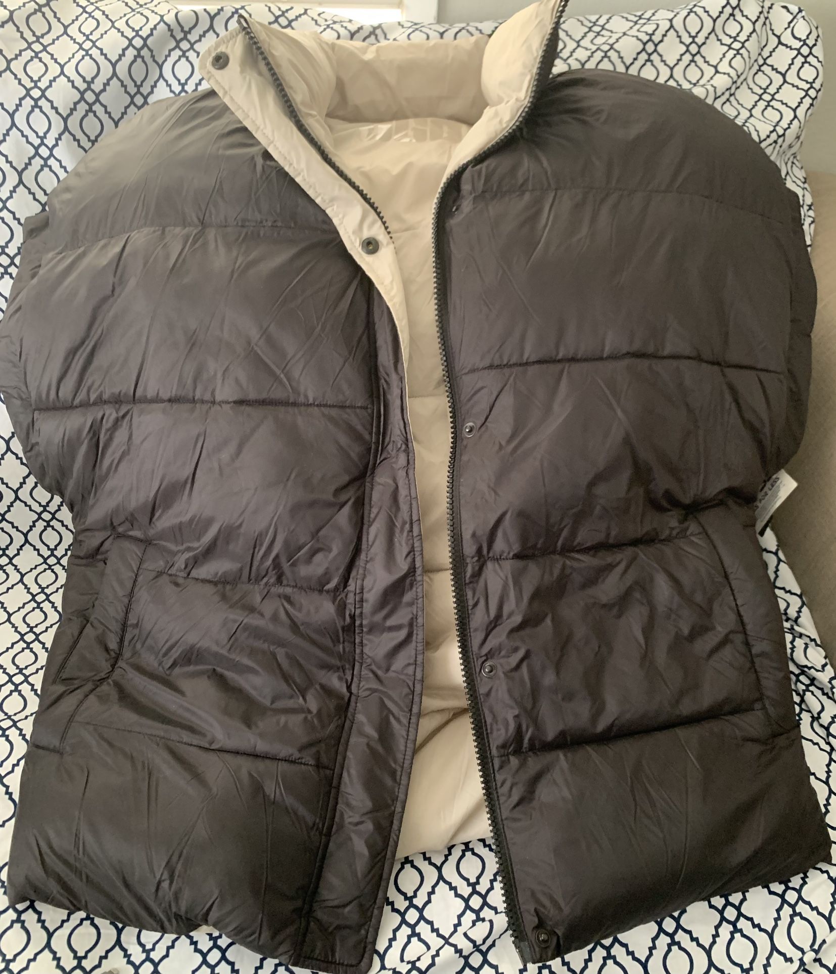 UGG Oversized Reversible Puffer Vest Size medium