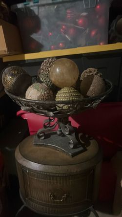 Metal centerpiece