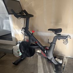 Barely Used 2022 Peleton 