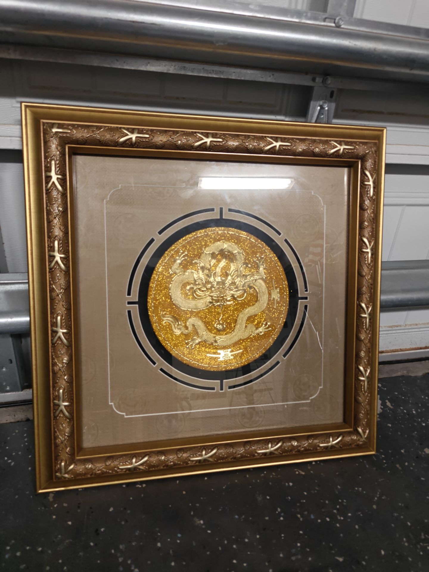 Picture. Gold dragon. China