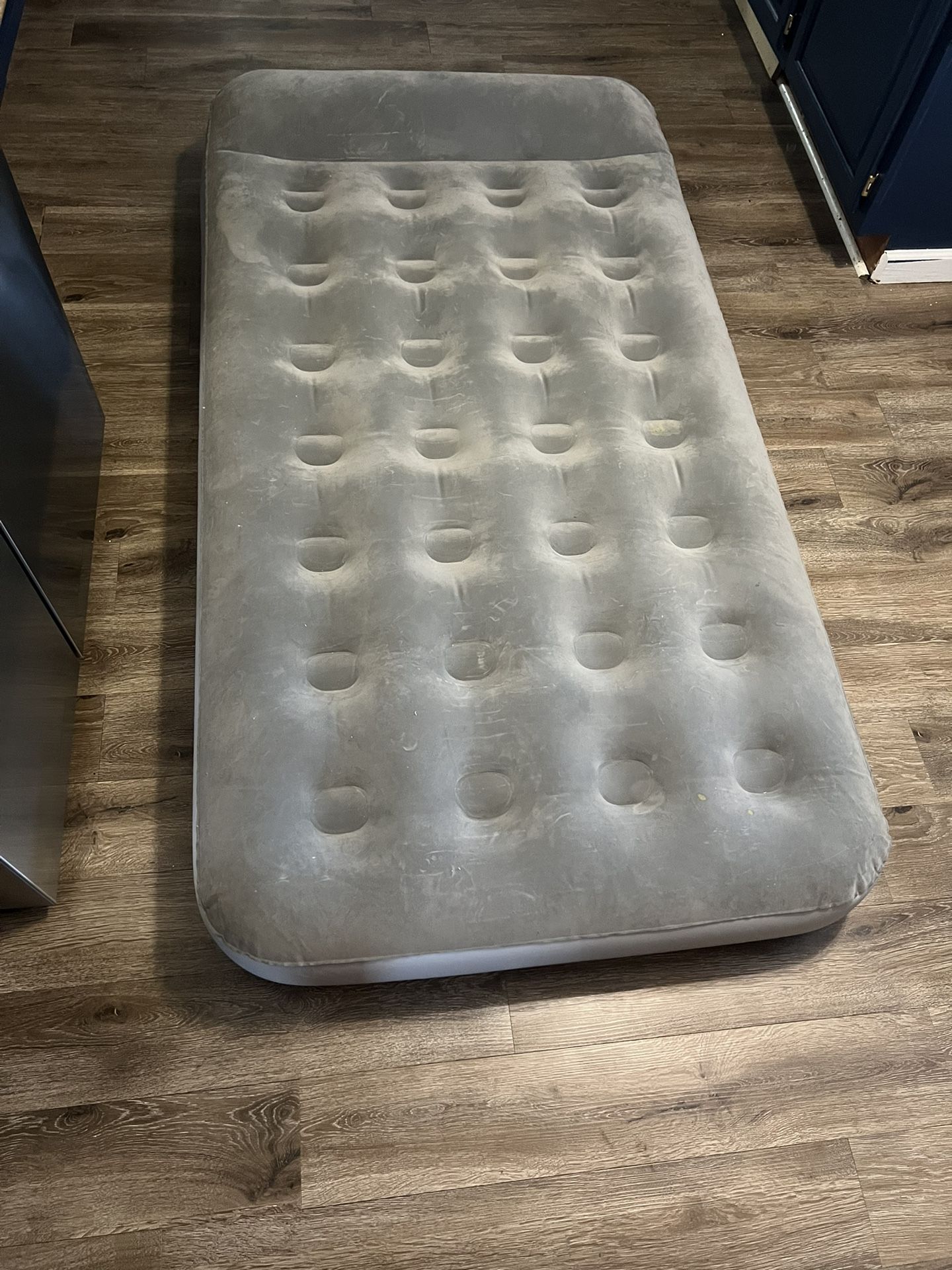 Air Mattress with Built-In Pump 