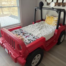 ALL MOST NEW JEEP BED WITH NATTRESS