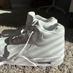 Size 7.5 Men’s Nike Airs 