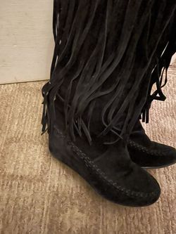 Women’s fringe suede boots