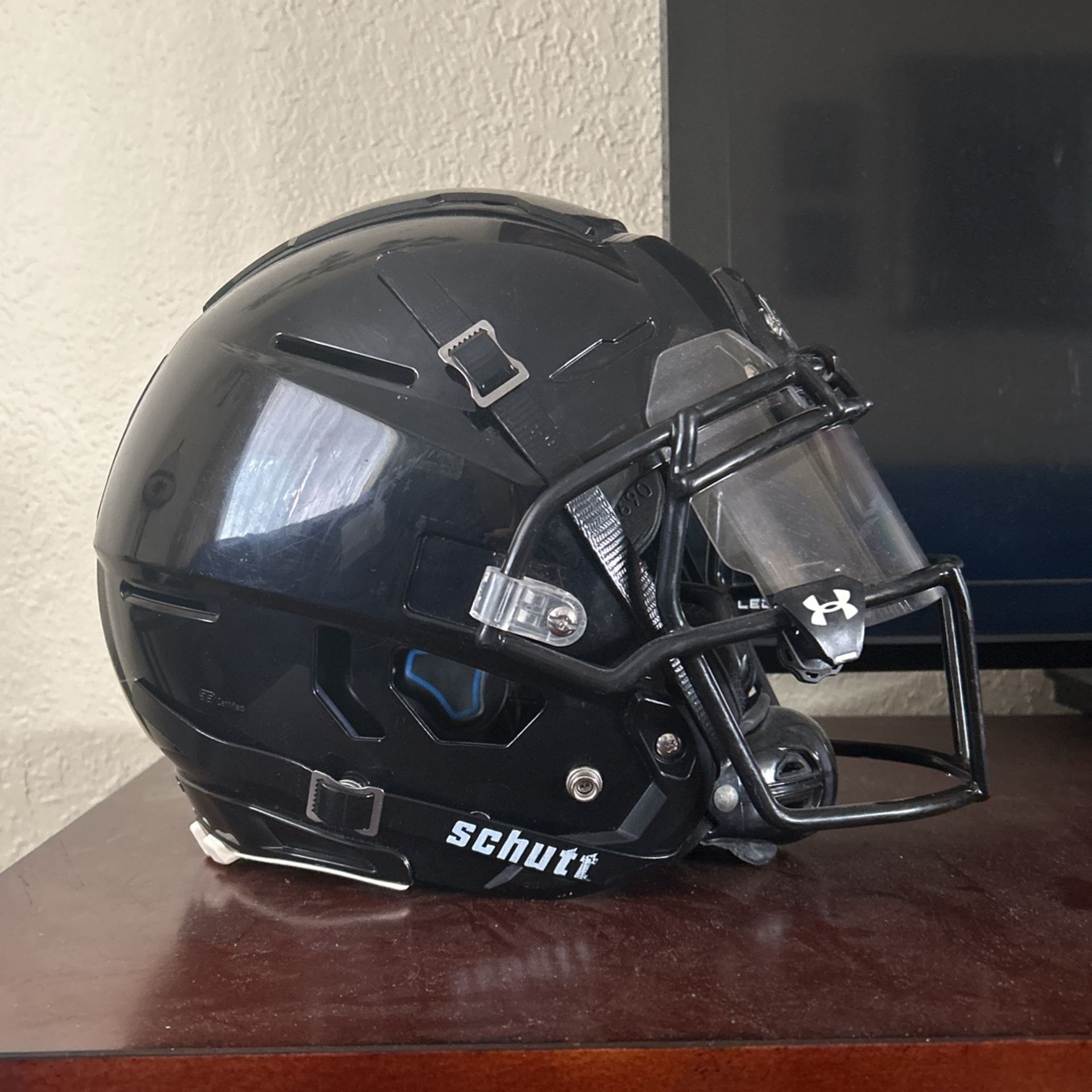 Schutt F7 Adult Helmet Medium