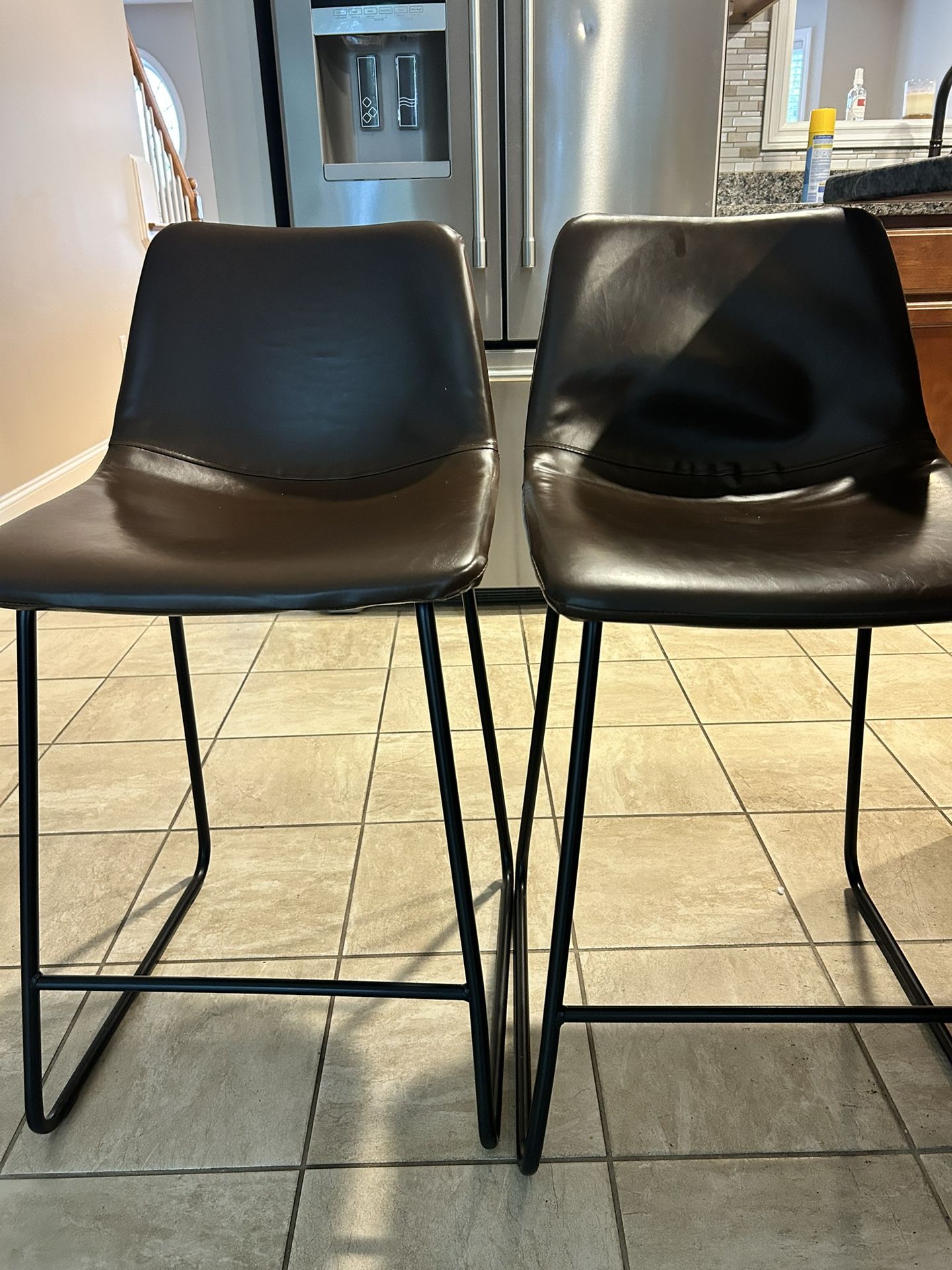 2 Island Stools With Back