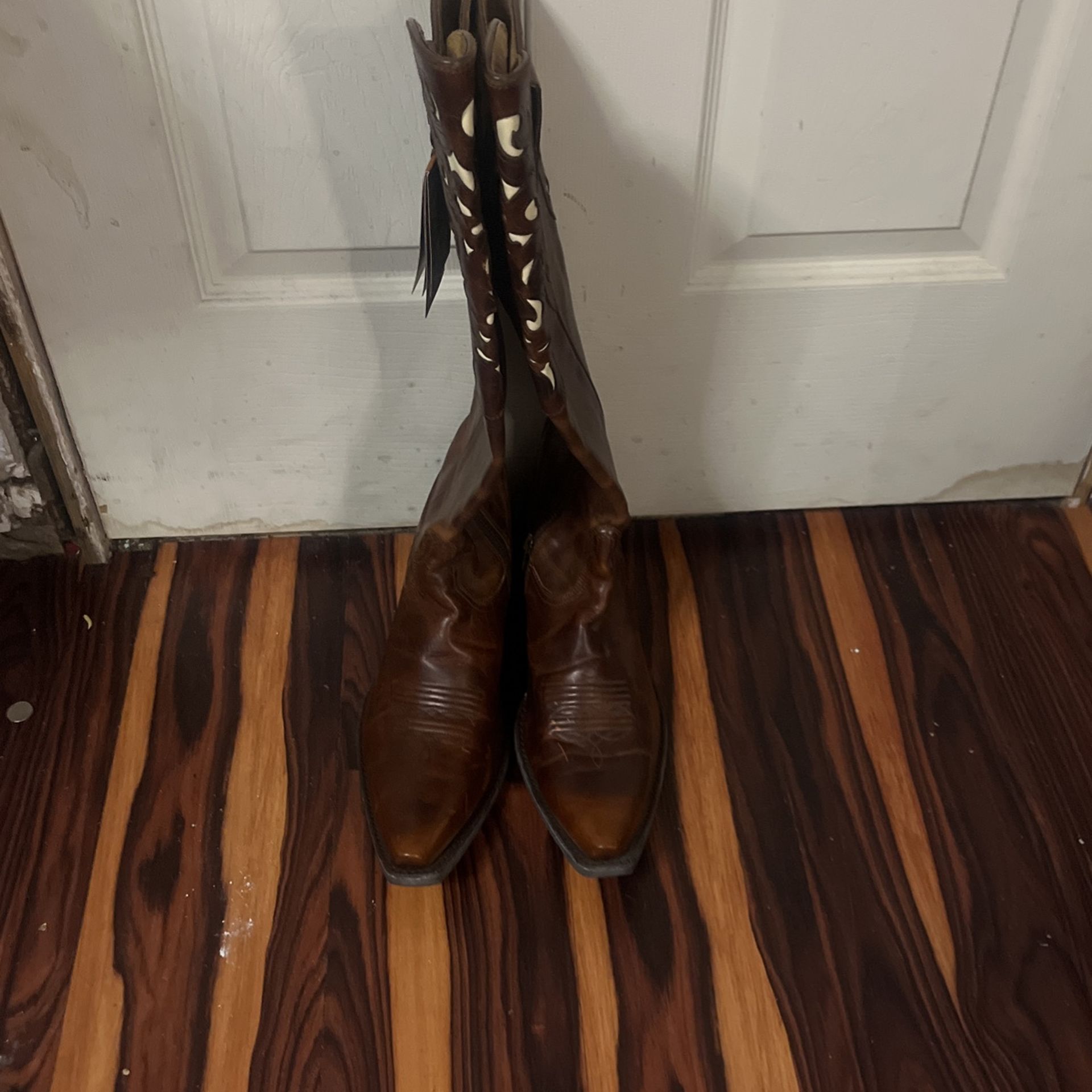 NEW Ariat Hacienda Women s 11B for Sale in Las Cruces NM OfferUp