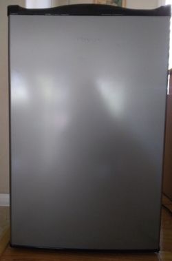 Refrigerator 32x20x21.5 inch