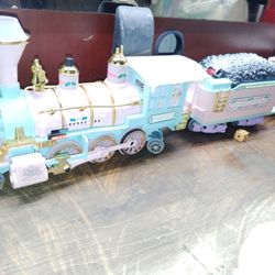 Precious Moments Sugar Town Train With Track. 