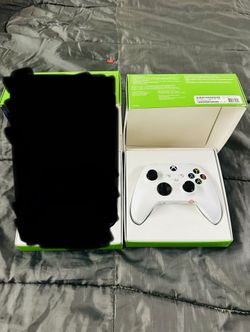 Xbox Wireless Gaming Controller – White  – Play on Xbox, Windows, Android, iOS, VR