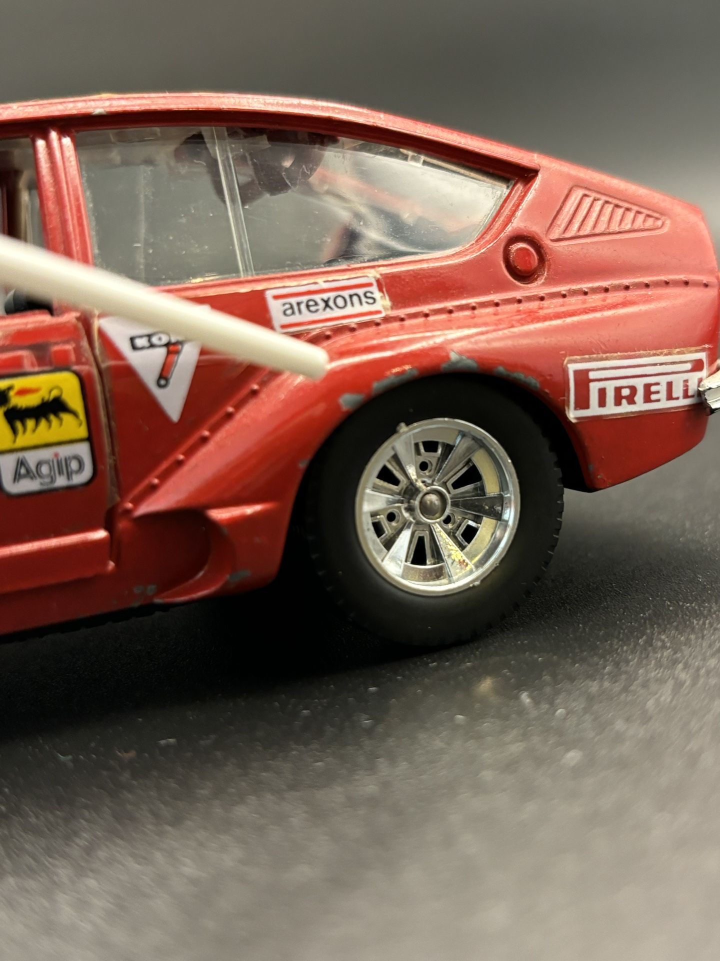 1976 Alfa Romeo Alfetta GT 1:24 diecast model cae by Bburago for