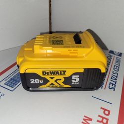 New Dewalt 20V 5 AH Battery DCB205 