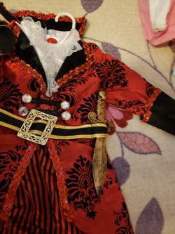 Bonito disfraz de pirata para niña usado solo 2 horas .3t