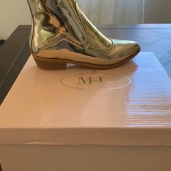 New  M $ L Beverly Hills  Boots Size 5 1/2 