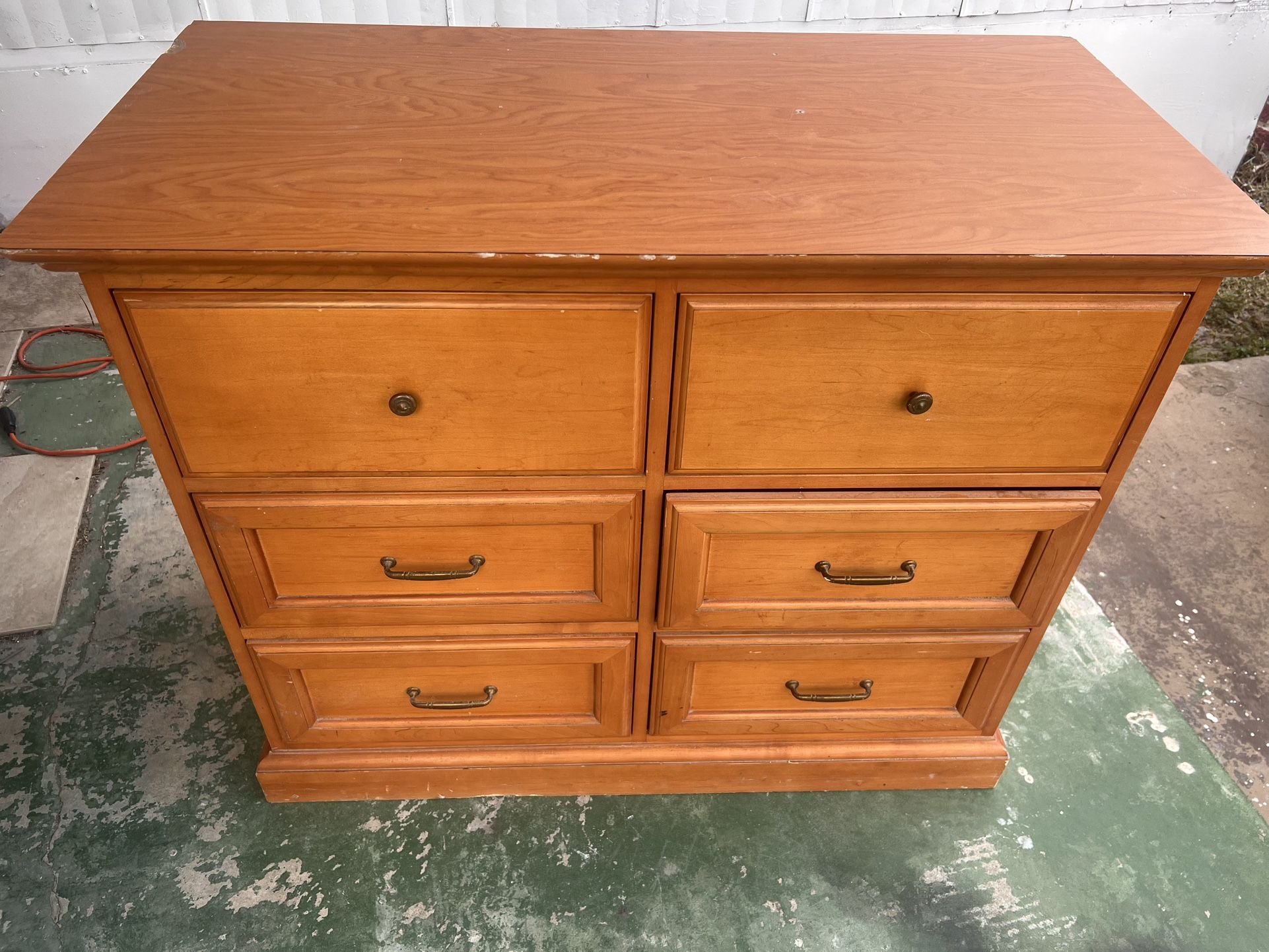 Dresser