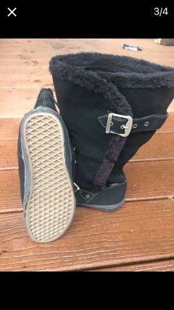 Size 9 1/2 women's van boots with fur