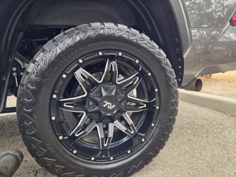 Tires with rims 33x12.50R20 universal 6 holes