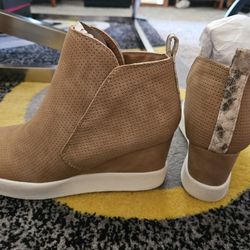 8 1/2 WEDGE SNEAKERS