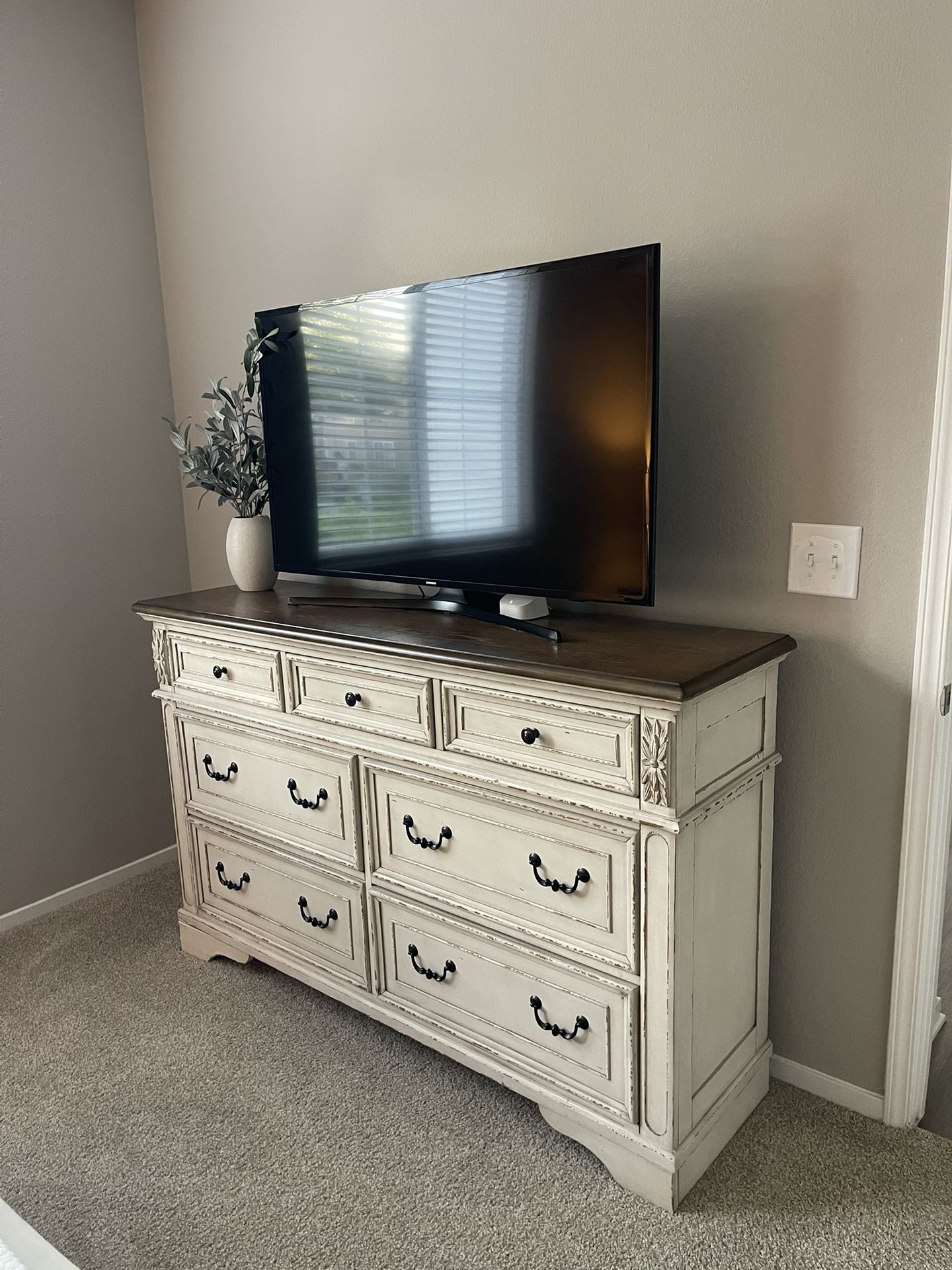 Queen Size Bedroom Set