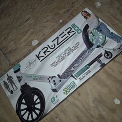 Madd Gear Kruzer 200 Scooter - Mint Condition / Barely Used