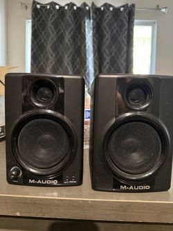 M-Audio AV 30  3” desktop monitor speakers