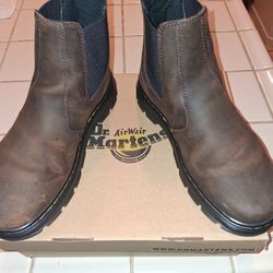 9.0 Dr, Air Wair Martens Boots!!